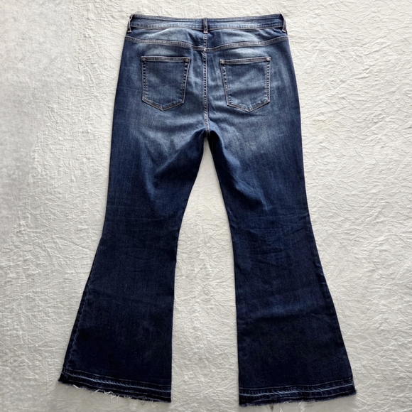 Forever 21+ High Rise Flare Stretch Jeans, Longer Length Size 16 - Picture 13 of 14